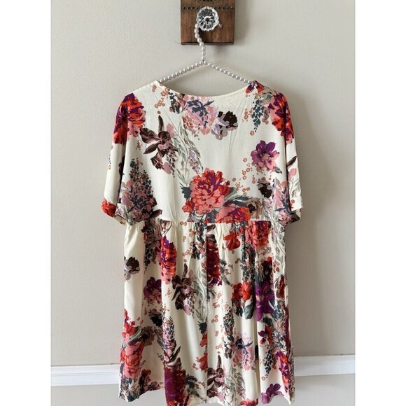 NWT Andre By Unit Womens Size Large Floral Short Sleeve Dress V-Neck - Picture 4 of 5